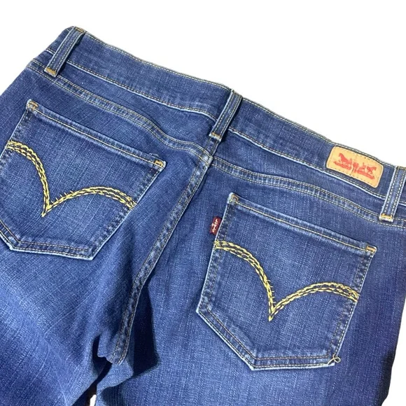 Levi’s 524 Blue Denim Too Super Low Boot Cut Jeans Womens Size 30 x 32 - Picture 1 of 11